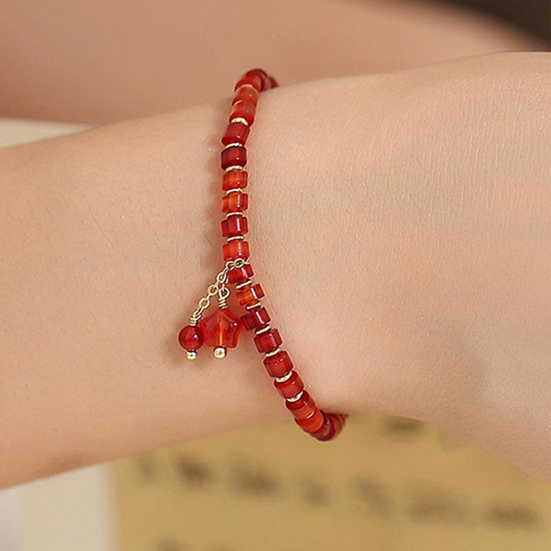 Bracelet de confiance en forme d'étoile à quatre feuilles en agate rouge naturelle avec nœud sans fin