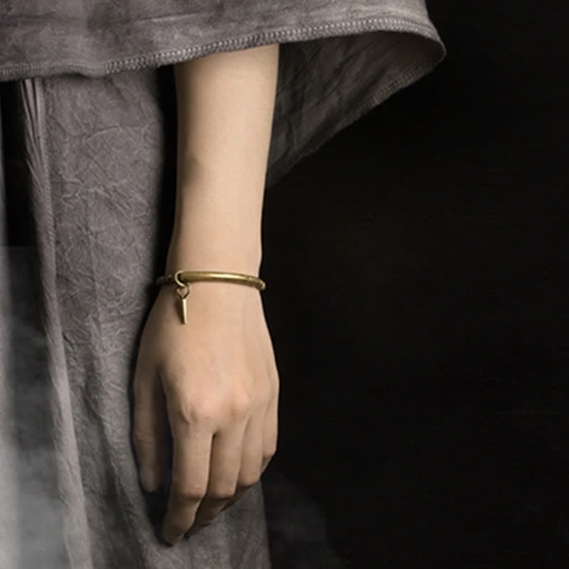 Bracelet manchette d'équilibre en cuivre et pierre de lave