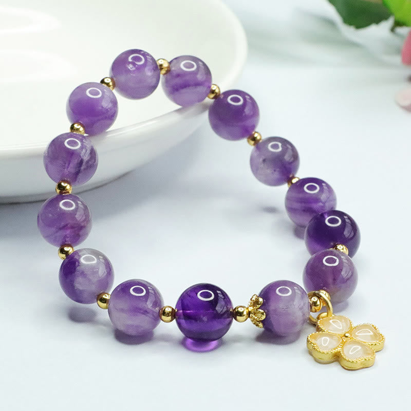 Bracelet à breloques en cristal d'améthyste naturelle Buddha Stones pour la paix intérieure et le trèfle à quatre feuilles