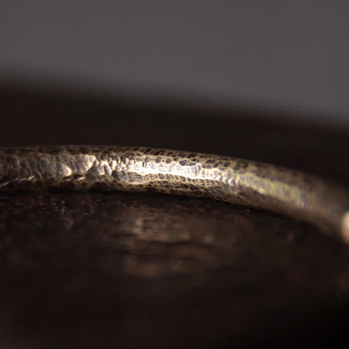 Bracelet manchette ajustable en cuivre au design rustique avec Buddha Stones