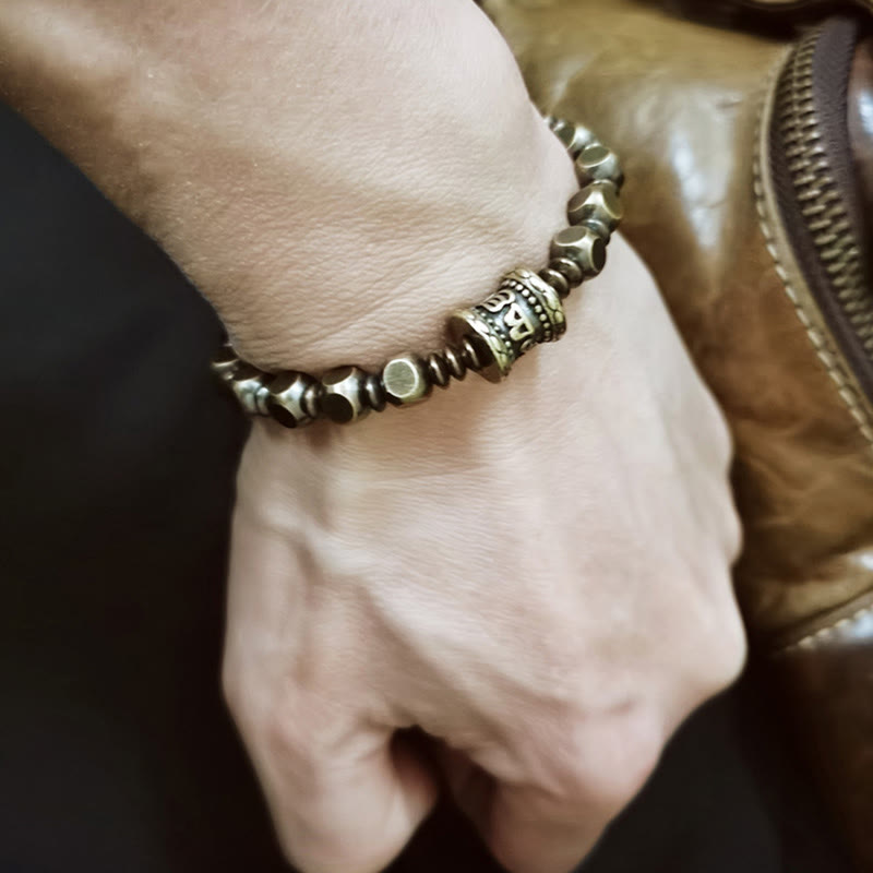 Bracelet amulette tibétain en cuivre et laiton sculpté avec Buddha Stones Om Mani Padme Hum