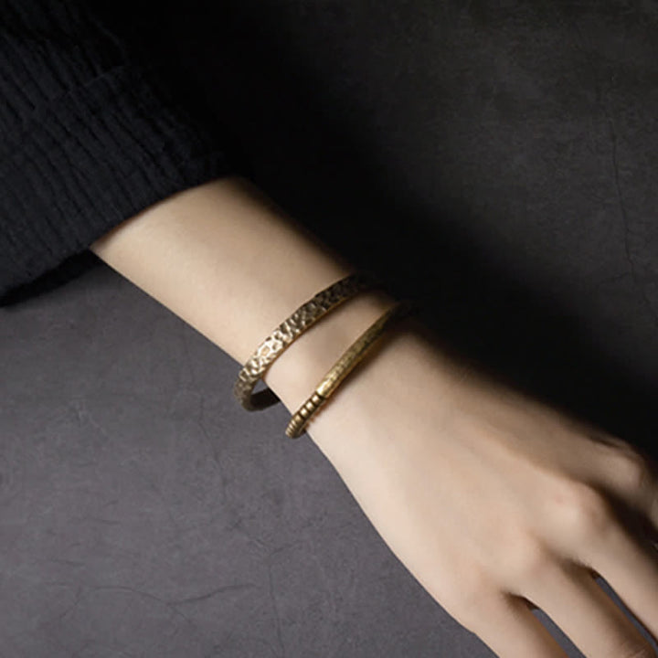 Bracelet manchette d'équilibre en cuivre et pierre de lave