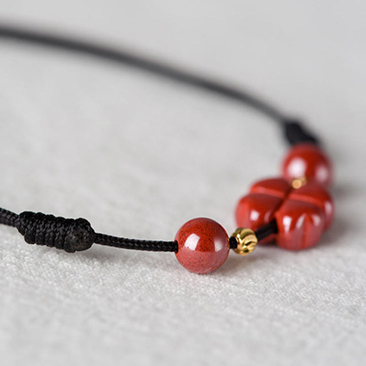 Bracelet de cheville en corde calme Buddha Stones à quatre feuilles et bénédiction en cinabre