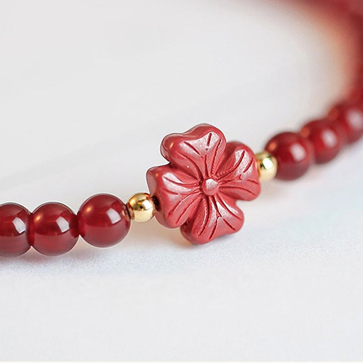 Bracelet de confiance en forme d'étoile à quatre feuilles en agate rouge naturelle avec nœud sans fin