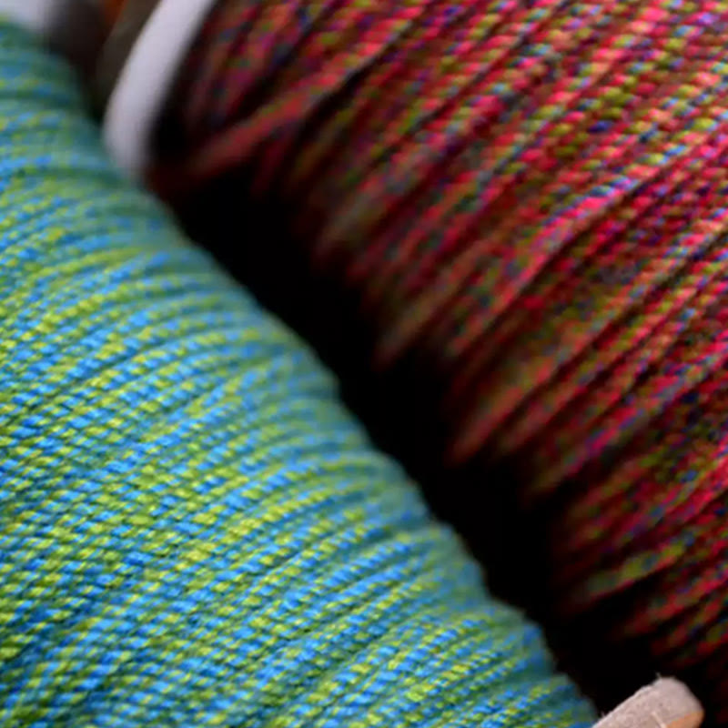 Bracelet tibétain en Buddha Stones fait à la main avec roue de prière Om Mani Padme Hum et cordon de protection