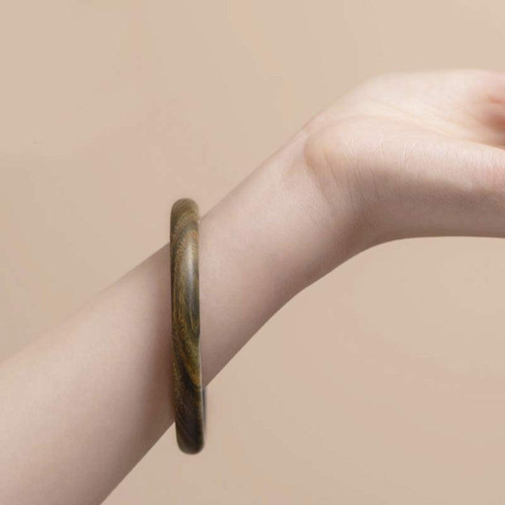 Bracelet de protection tibétain en petites feuilles de bois de santal rouge et ébène avec Buddha Stones