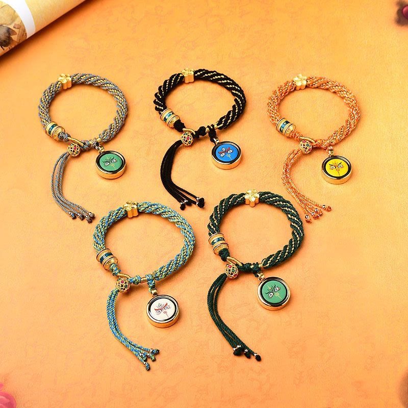 Bracelet en corde tissée avec breloque en forme de fleur et roue de prière en Buddha Stones faites à la main avec cinq dieux de la richesse et de la chance