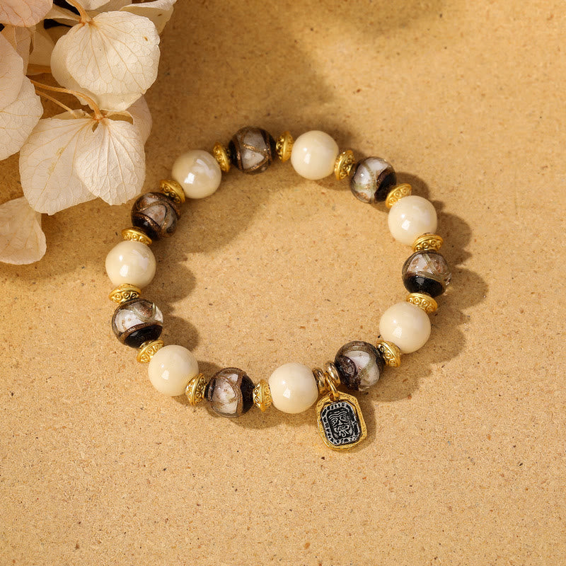 Bracelet de protection en perles de porcelaine en cendres et en verre Liuli avec breloque en Buddha Stones et déesse de la richesse tibétaine Zakiram