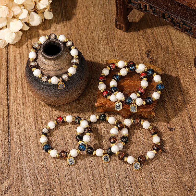 Bracelet de protection en perles de porcelaine en cendres et en verre Liuli avec breloque en Buddha Stones et déesse de la richesse tibétaine Zakiram