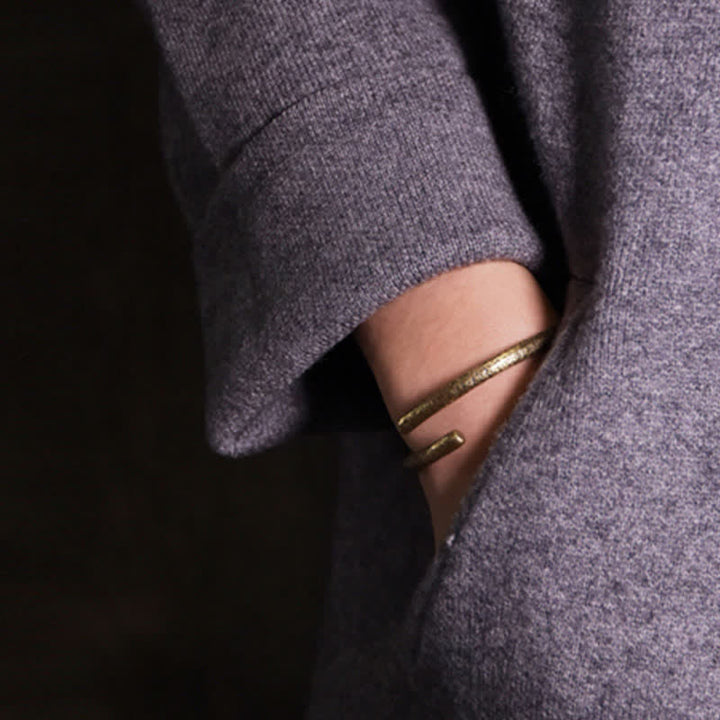 Bracelet manchette ajustable en cuivre au design rustique avec Buddha Stones