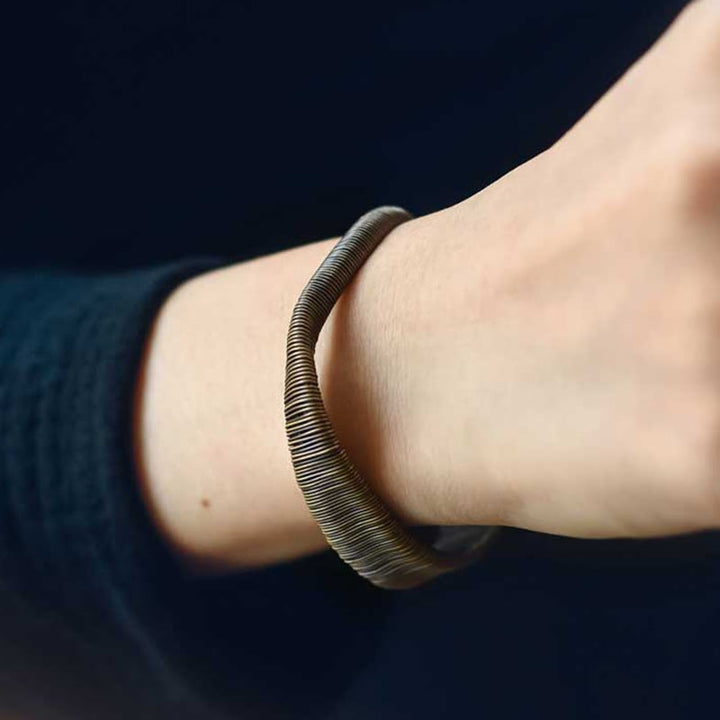 Bracelet manchette réglable en cuivre enroulé avec Buddha Stones au design simple pour la chance et la richesse