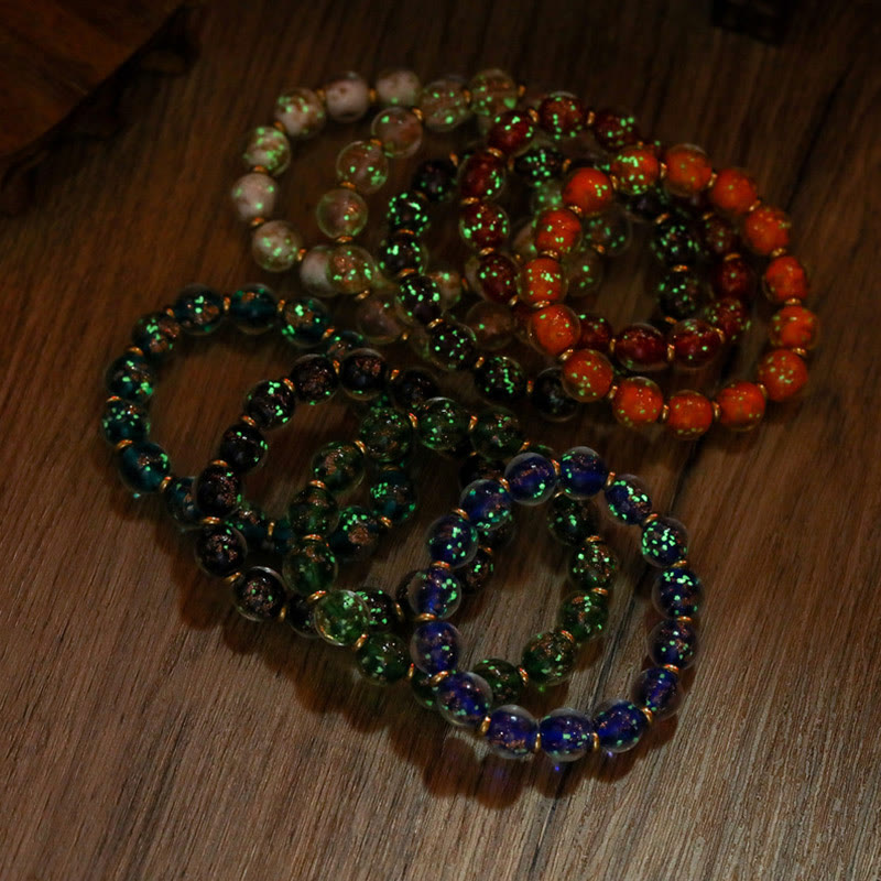 Bracelet de réussite en perles de verre Liuli fluorescentes lumineuses avec breloque de famille de bêtes avaleuses en or et Buddha Stones