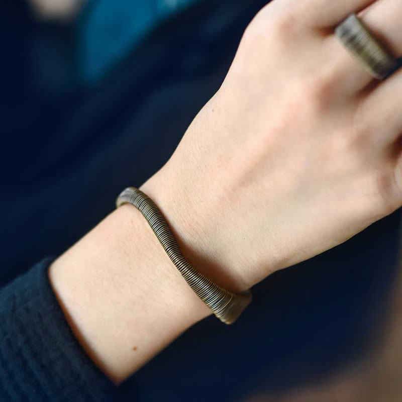 Bracelet manchette réglable en cuivre enroulé avec Buddha Stones au design simple pour la chance et la richesse