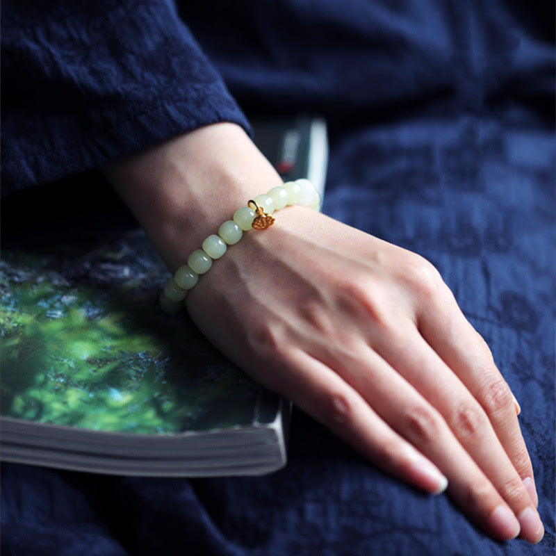 Bracelet ajustable en jade et lotus d'abondance