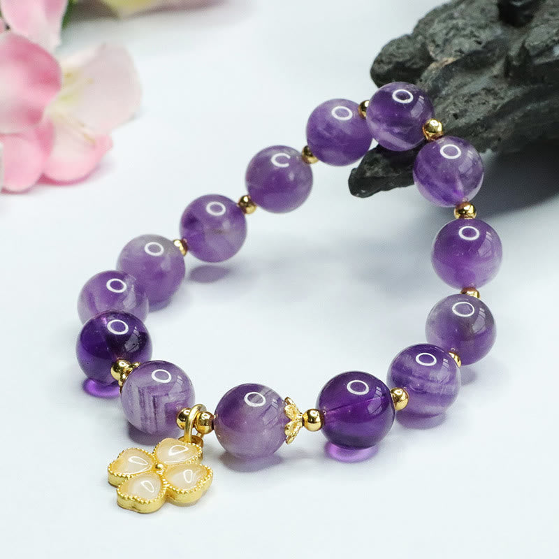 Bracelet à breloques en cristal d'améthyste naturelle Buddha Stones pour la paix intérieure et le trèfle à quatre feuilles