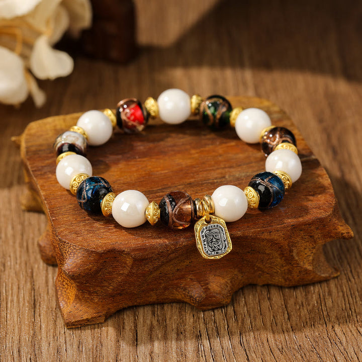 Bracelet de protection en perles de porcelaine en cendres et en verre Liuli avec breloque en Buddha Stones et déesse de la richesse tibétaine Zakiram