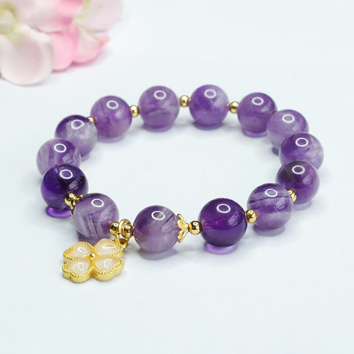 Bracelet à breloques en cristal d'améthyste naturelle Buddha Stones pour la paix intérieure et le trèfle à quatre feuilles