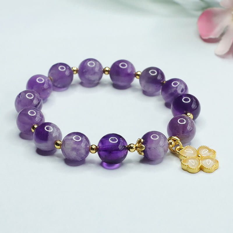 Bracelet à breloques en cristal d'améthyste naturelle Buddha Stones pour la paix intérieure et le trèfle à quatre feuilles