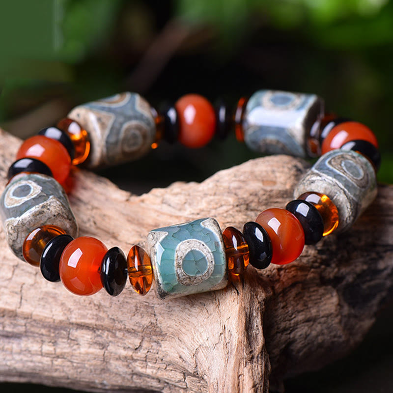 Bracelet tibétain en agate à trois yeux avec perles dzi et Buddha Stones