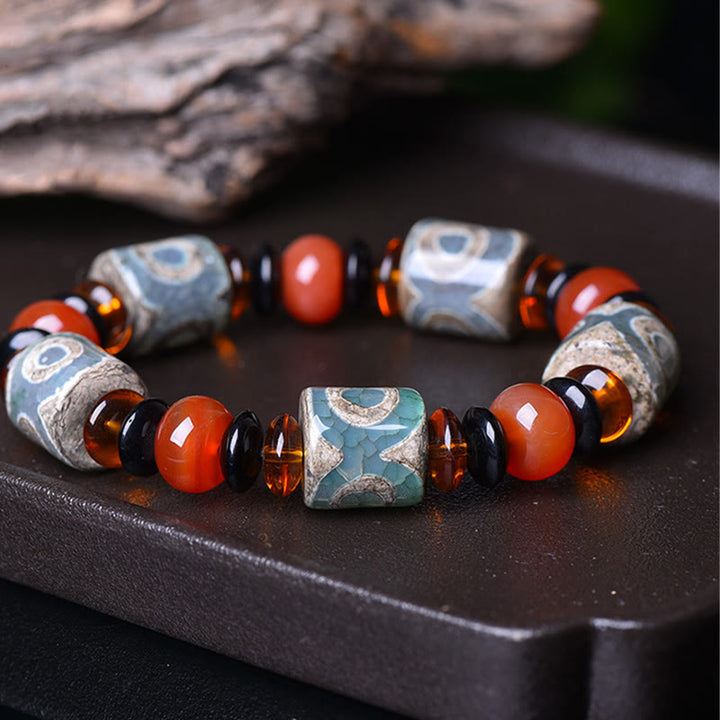 Bracelet tibétain en agate à trois yeux avec perles dzi et Buddha Stones