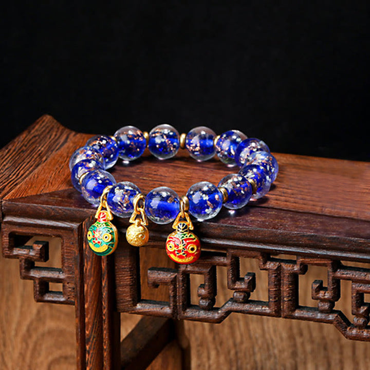 Bracelet de réussite en perles de verre Liuli fluorescentes lumineuses avec breloque de famille de bêtes avaleuses en or et Buddha Stones