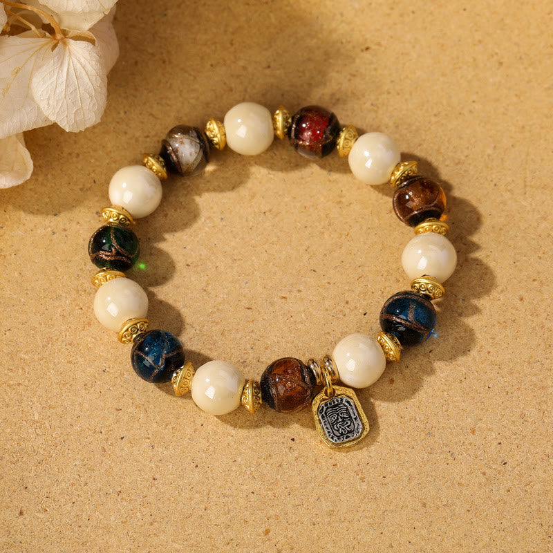 Bracelet de protection en perles de porcelaine en cendres et en verre Liuli avec breloque en Buddha Stones et déesse de la richesse tibétaine Zakiram