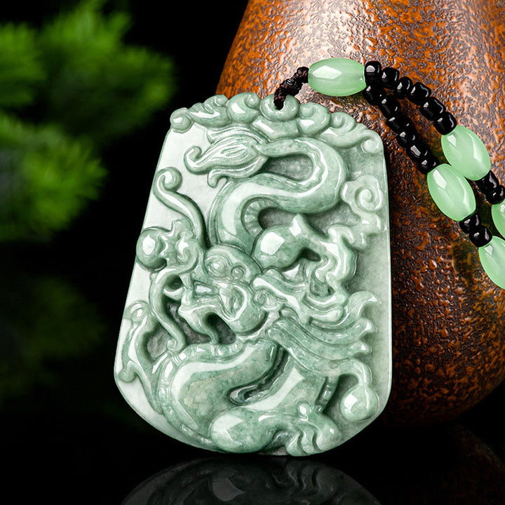Collier avec pendentif en chaîne de perles de protection en jade et pierre de Buddha Stones Année du Dragon Zodiaque chinois