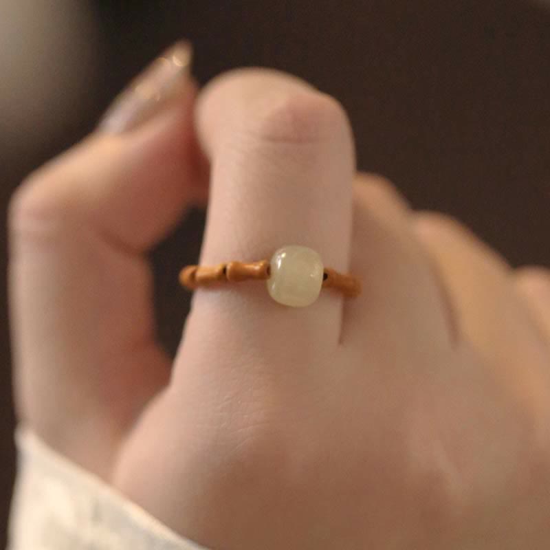 Bague porte-bonheur en bambou et perles de jade Hetian