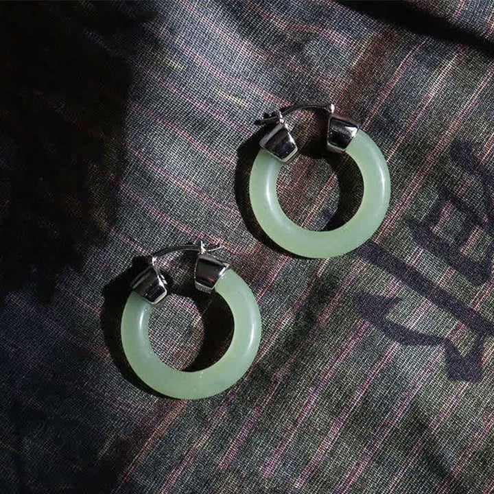 Boucles d'oreilles de prospérité en jade blanc et pierres de Buddha Stones