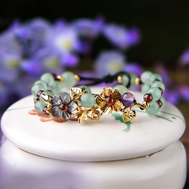 Bracelet porte-bonheur en Buddha Stones' aventurine verte et de grenat avec pétales de fleur