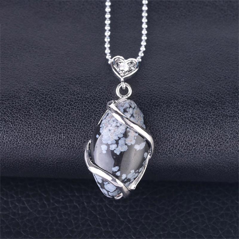 Collier pendentif en pierre de cristal naturel à motif marquise Buddha Stones