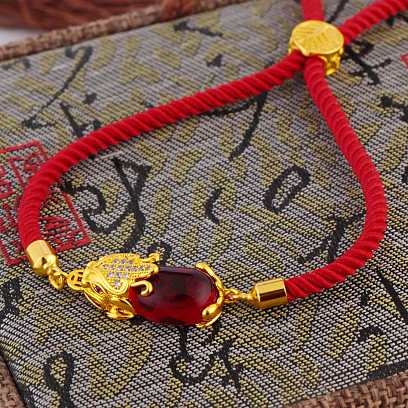 Bracelet en fil rouge Pixiu en agate rouge Buddha Stones et attracteur de richesse