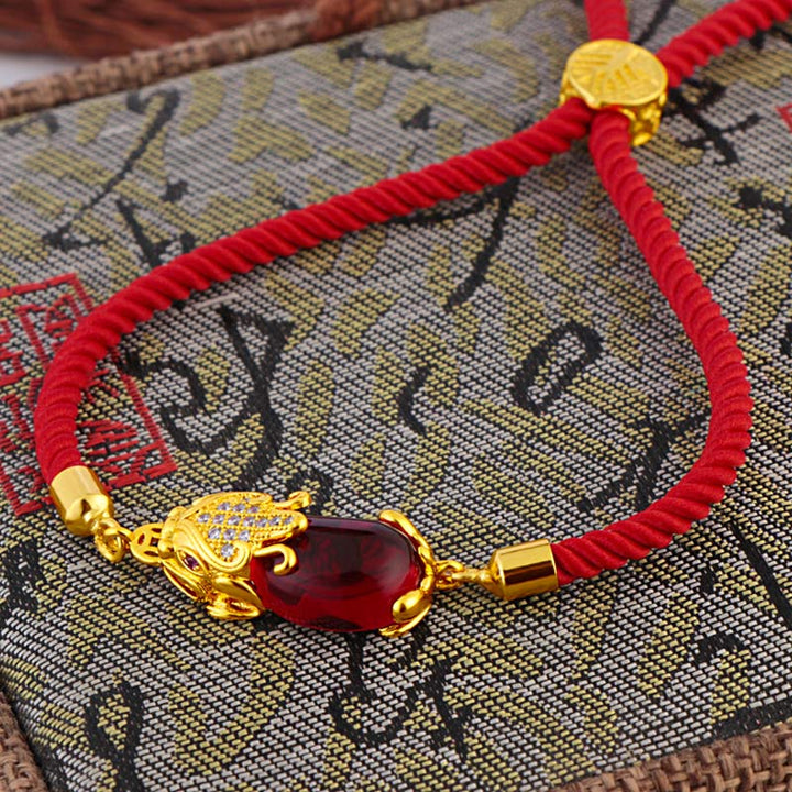 Bracelet en fil rouge Pixiu en agate rouge Buddha Stones et attracteur de richesse
