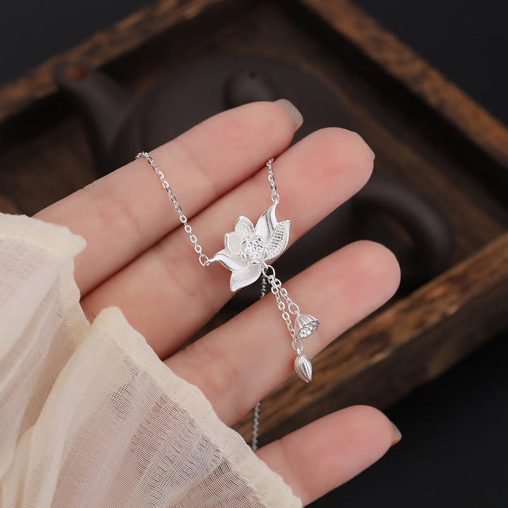 Collier pendentif en argent sterling 999 sculpté en forme de gousse de fleur de lotus avec Buddha Stones