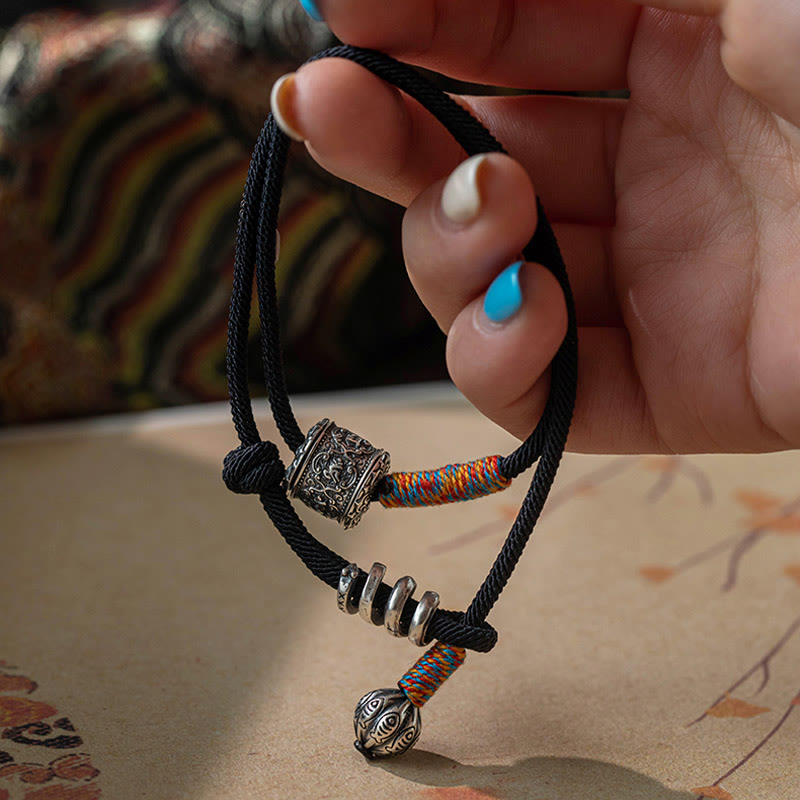 Bracelet double tour en amulette sculptée tibétain avec Buddha Stones Om Mani Padme Hum