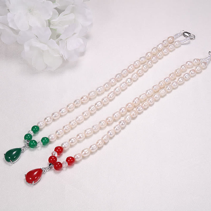 Collier avec pendentif en forme de goutte d'eau et de paix calme