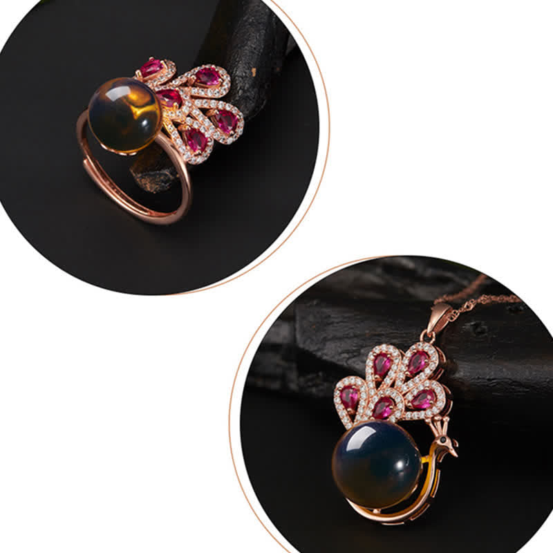 Collier pendentif et bague en ambre avec symbole de la fortune et de l'amour