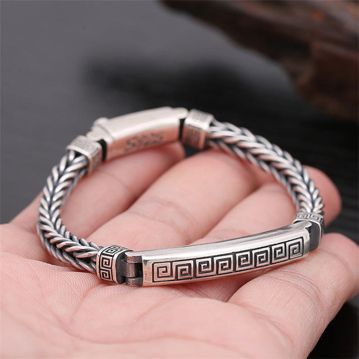 Bracelet porte-bonheur gravé avec motif svastika