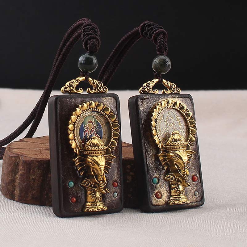 Collier avec pendentif en corde représentant un éléphant en bois d'ébène, dieu de la fortune et de la bénédiction du Bouddha