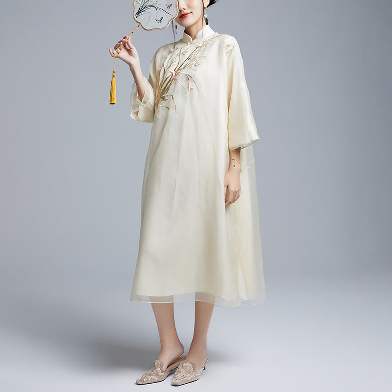Robe qipao vintage en soie de Buddha Stones 100 % 6 momme avec broderie de fleurs et de papillons pour femme