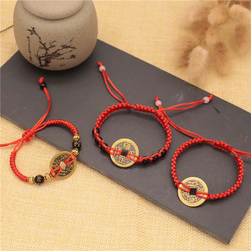Bracelet tissé en fil rouge avec pièces de cuivre et Buddha Stones