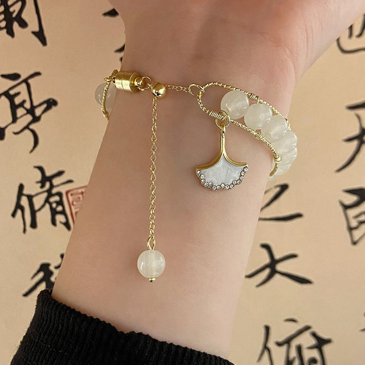 Bracelet porte-bonheur en perles de jade et feuilles de ginkgo de Buddha Stones