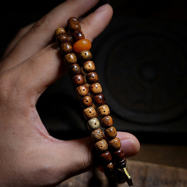 Bracelet triple tour en perles d'ambre et dzi tibétaines en Buddha Stones et graines de Bodhi, perles d'agate et de déesse de la richesse Zakiram