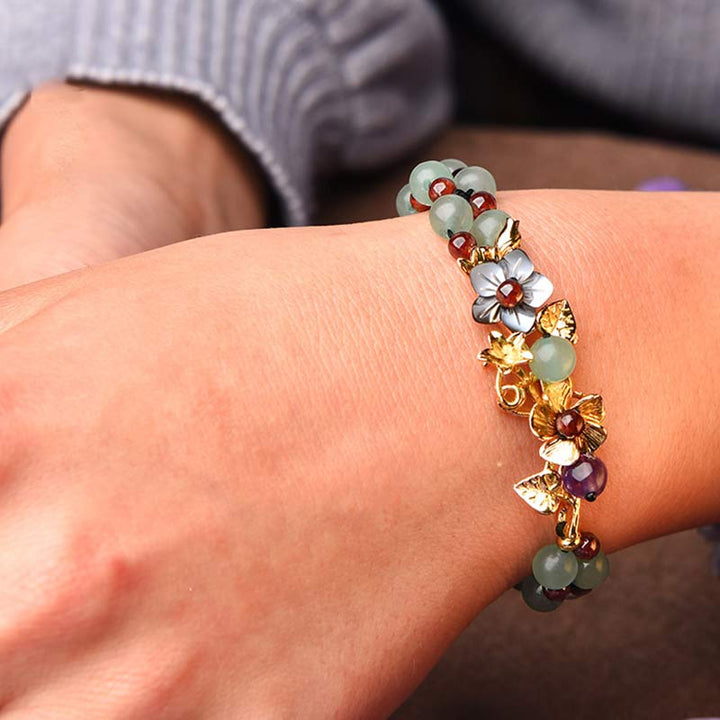 Bracelet porte-bonheur en Buddha Stones' aventurine verte et de grenat avec pétales de fleur