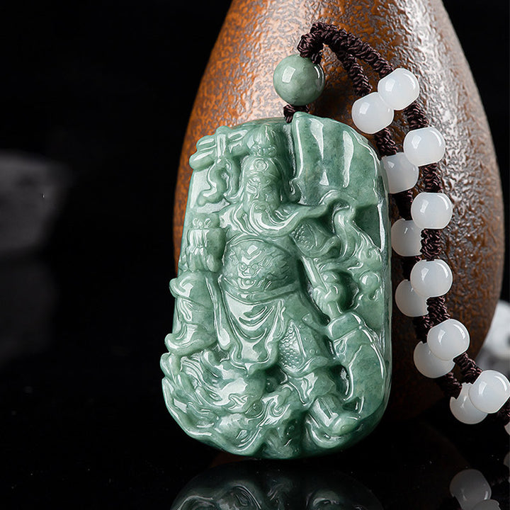 Collier pendentif amulette Guan Gong en jade naturel