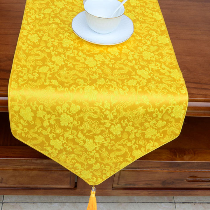 Chemin de table Jacquard à pompons avec motif de dragon Vajra et de fleurs d'autel de prière, symboles de bon augure tibétains