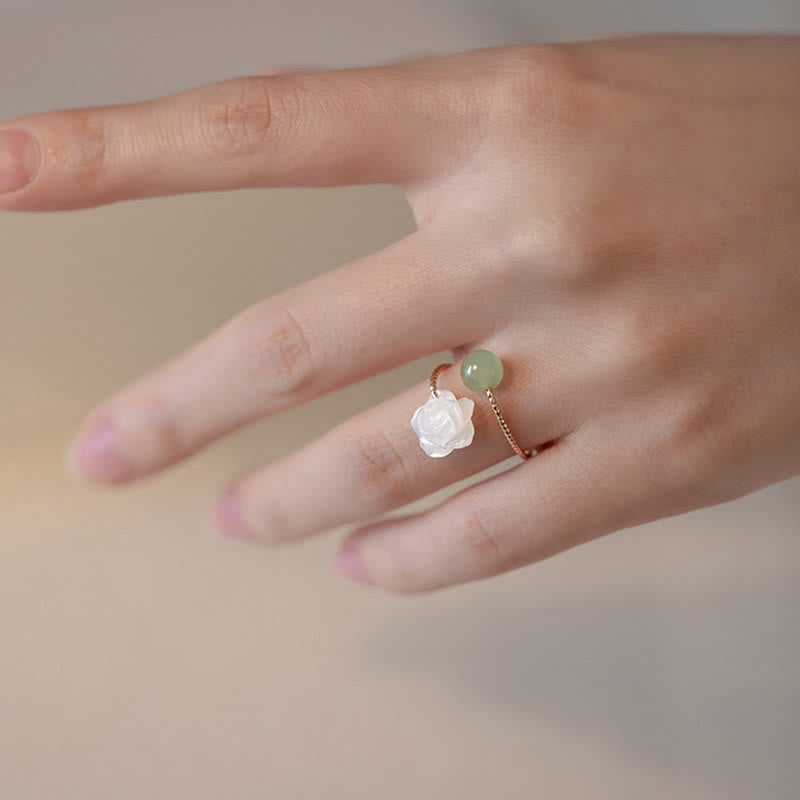 Bague de bénédiction en Buddha Stones de Tridacna plaquée or 14 carats avec fleur de rose et perle de jade