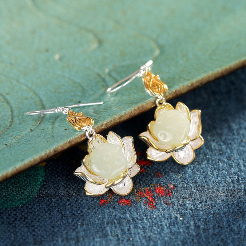 Boucles d'oreilles pendantes en jade blanc et Buddha Stones