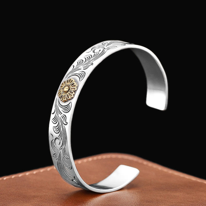 Bracelet porte-bonheur en cuivre sculpté avec des Buddha Stones et des plumes de la dynastie Tang