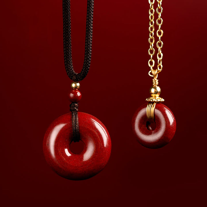 Collier avec pendentif en pierre de cinabre et boucle de paix en Buddha Stones